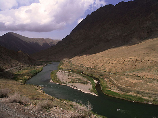 The border river Araxes/Aras between Irán and Azerbaijan