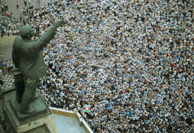 Unsanctioned meeting in Le4nin Square, Baku