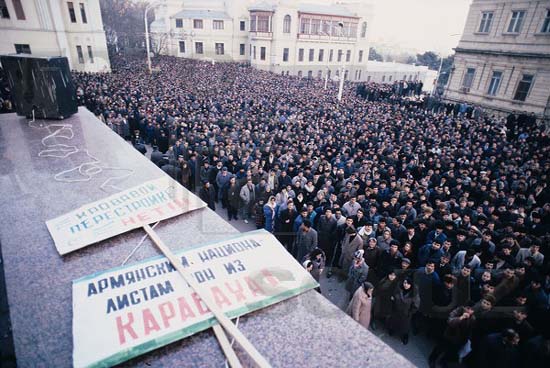 A rally in front of the Central Committee building, Baku. Photo: Victoria Ivleva