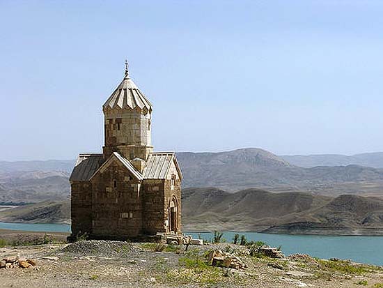A középkori örmény Dzordzor-kápolna Észak-Iránban