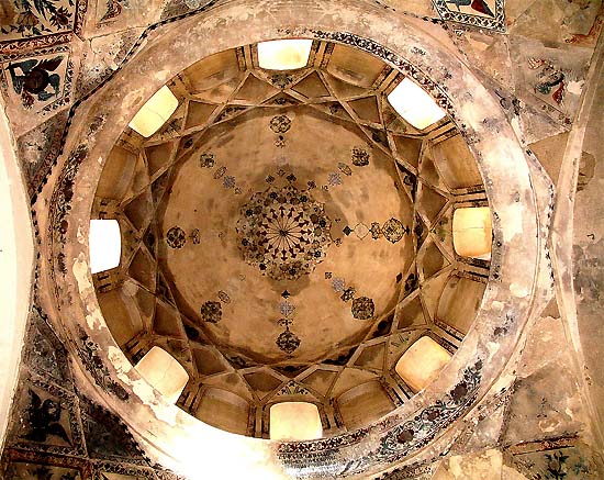 A középkori örmény Szent István-kolostor Észak-Iránban, az Araxes völgyében