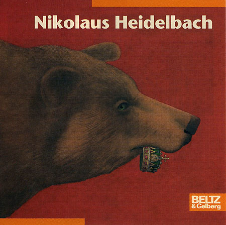 Nikolaus Heidelbach illusztrációja a Grimm-mesék borítóján: medve a magyar koronával