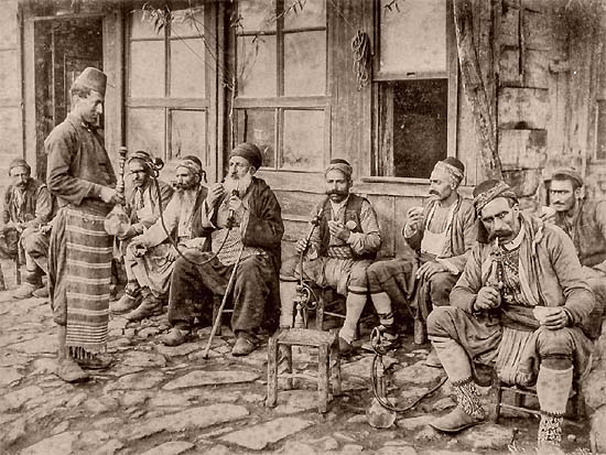 Sébah és Joaillier, a szultán udvari fotográfusai: Isztambuli kávéház, 19. század vége