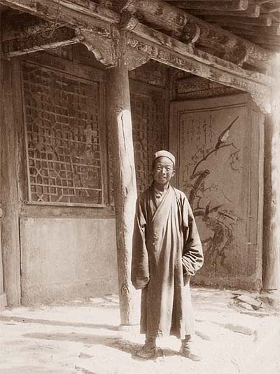 Wang Yuanlu taoista szerzetes, a dunhuangi barlangkönyvtár felfedezője és őre
