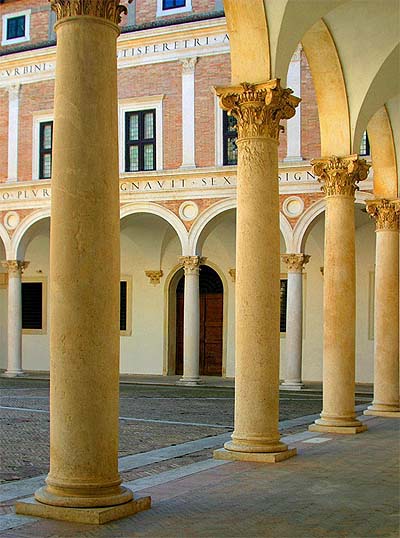 Urbino, Palazzo Ducale, udvar