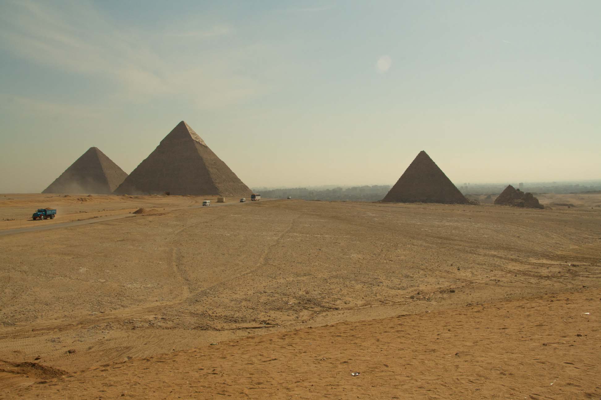 Poemas del río Wang: Pyramids. The dead and the living
